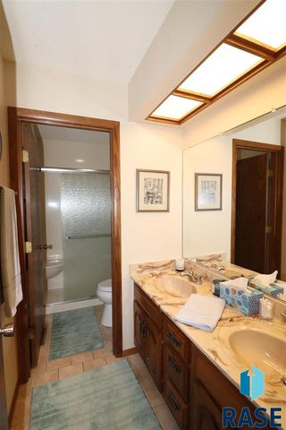 4212 S Southeastern Ave Avenue, Sioux Falls, SD 57103