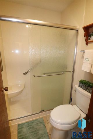 4212 S Southeastern Ave Avenue, Sioux Falls, SD 57103