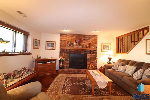 4212 S Southeastern Ave Avenue, Sioux Falls, SD 57103