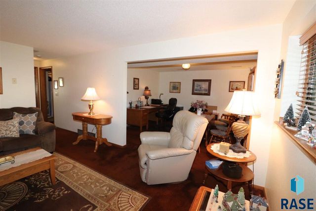 4212 S Southeastern Ave Avenue, Sioux Falls, SD 57103