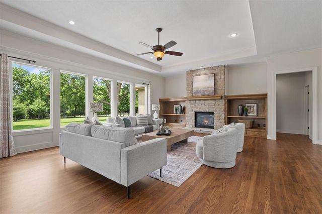 18840 Travis Lane, Stilwell, KS 66085