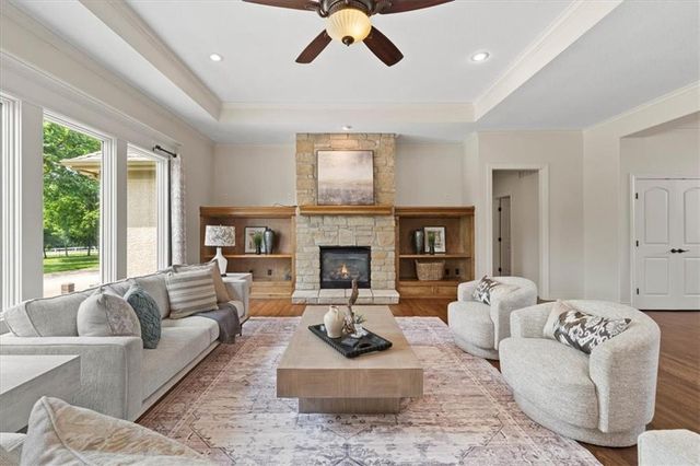 18840 Travis Lane, Stilwell, KS 66085
