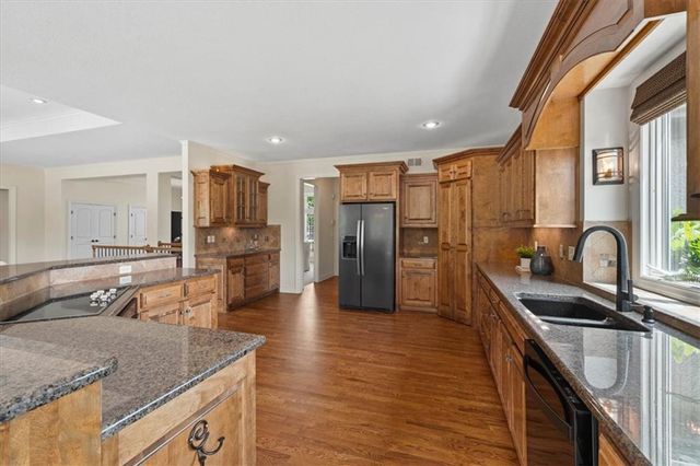 18840 Travis Lane, Stilwell, KS 66085