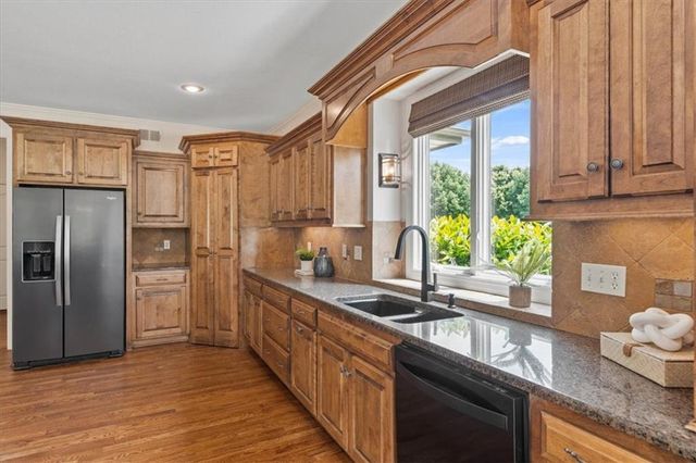 18840 Travis Lane, Stilwell, KS 66085