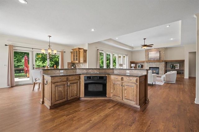 18840 Travis Lane, Stilwell, KS 66085