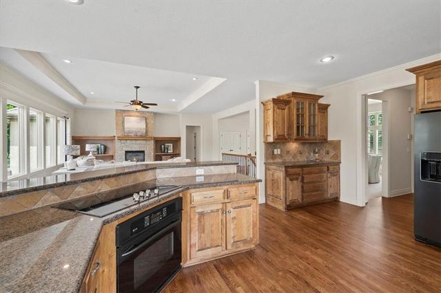 18840 Travis Lane, Stilwell, KS 66085