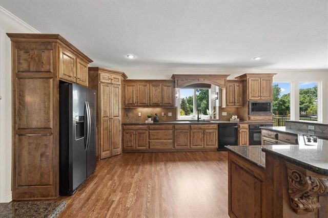 18840 Travis Lane, Stilwell, KS 66085