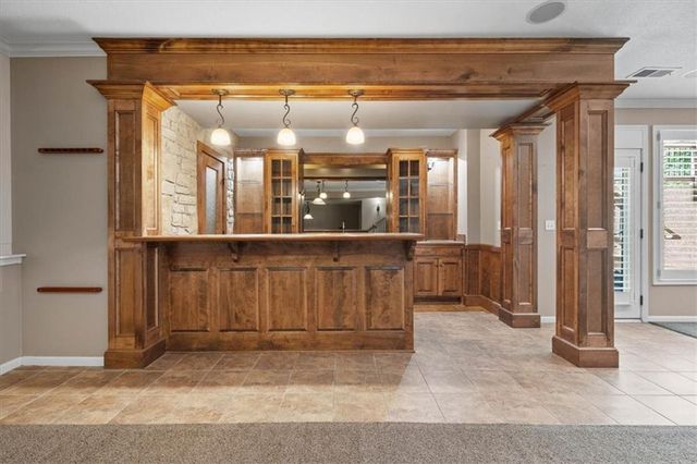 18840 Travis Lane, Stilwell, KS 66085