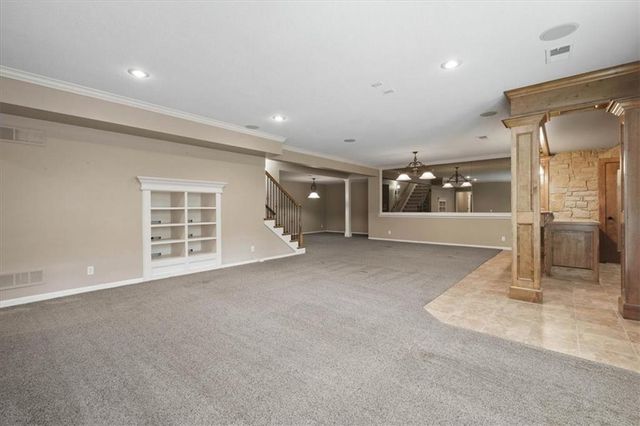18840 Travis Lane, Stilwell, KS 66085