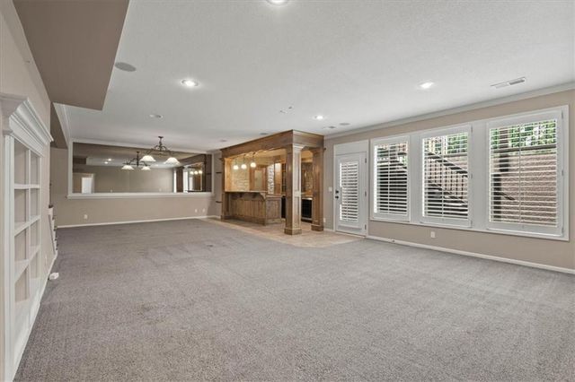 18840 Travis Lane, Stilwell, KS 66085