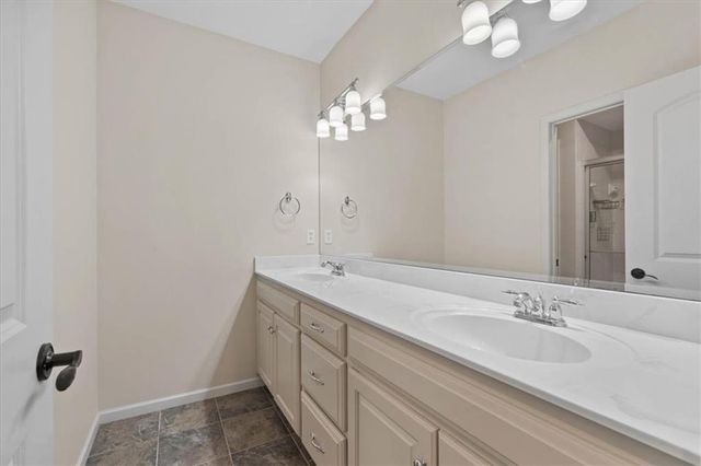 18840 Travis Lane, Stilwell, KS 66085