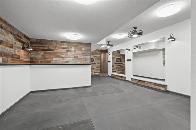 18840 Travis Lane, Stilwell, KS 66085