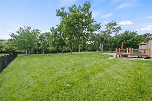 18840 Travis Lane, Stilwell, KS 66085