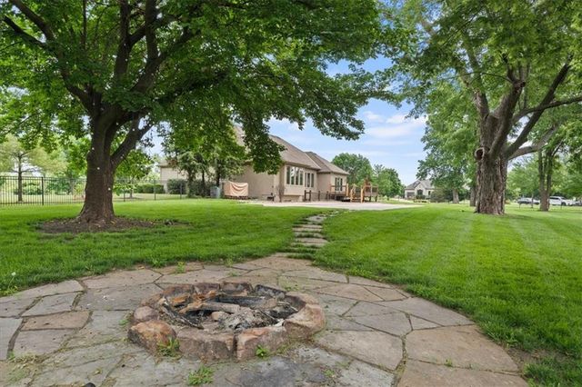 18840 Travis Lane, Stilwell, KS 66085