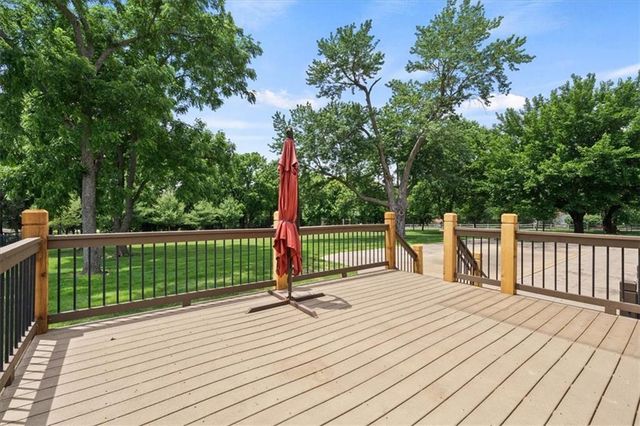 18840 Travis Lane, Stilwell, KS 66085