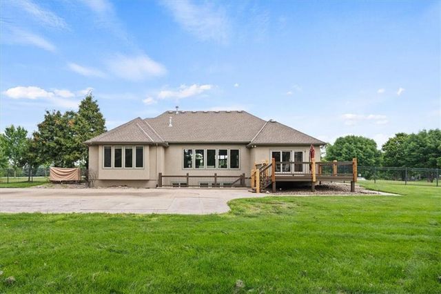18840 Travis Lane, Stilwell, KS 66085