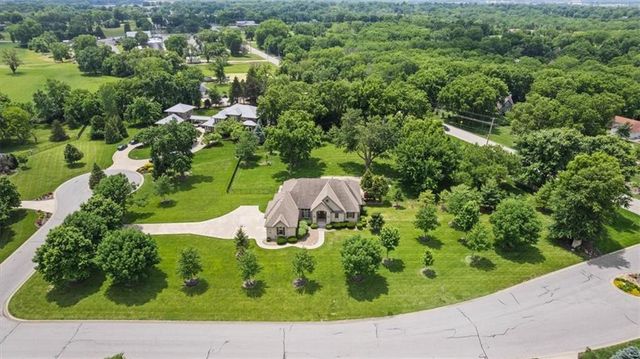 18840 Travis Lane, Stilwell, KS 66085
