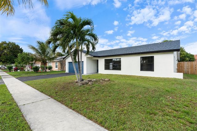 7441 NW 38th Ct, Lauderhill, FL 33319
