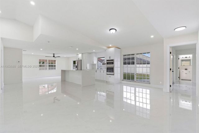 7441 NW 38th Ct, Lauderhill, FL 33319