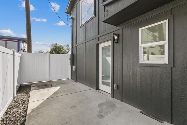 11909 E 2nd Ln, Spokane Valley, WA 99206