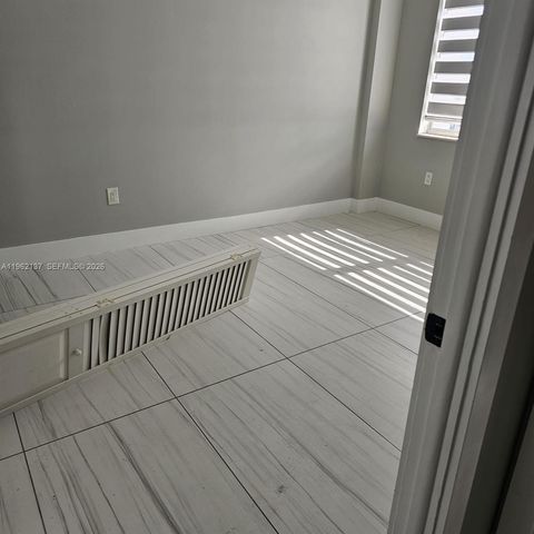 15600 NW 7th Ave 703, Miami, FL 33169