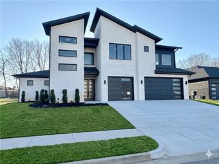 6703 SW Heartbeat Street, Bentonville, AR 72713