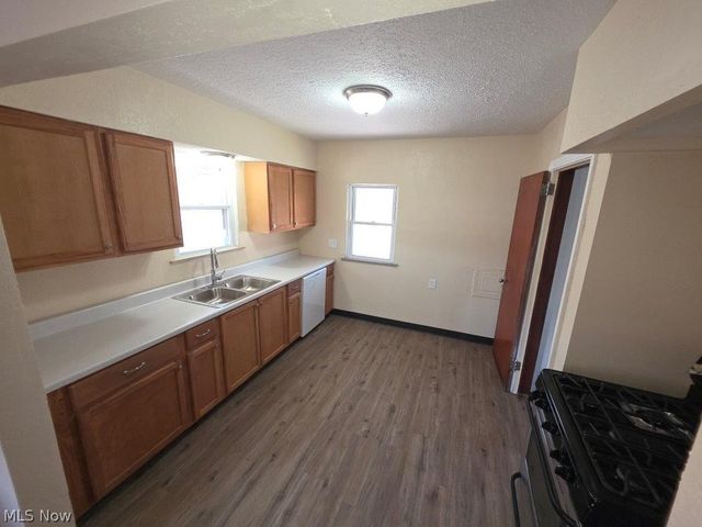 4262 W 62nd Street, Cleveland, OH 44144
