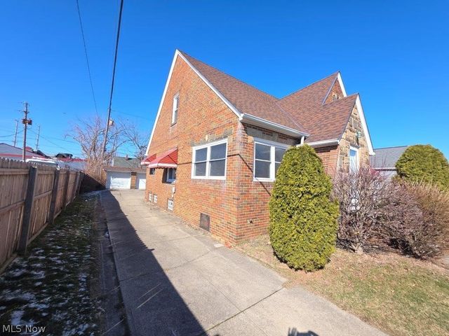 4262 W 62nd Street, Cleveland, OH 44144