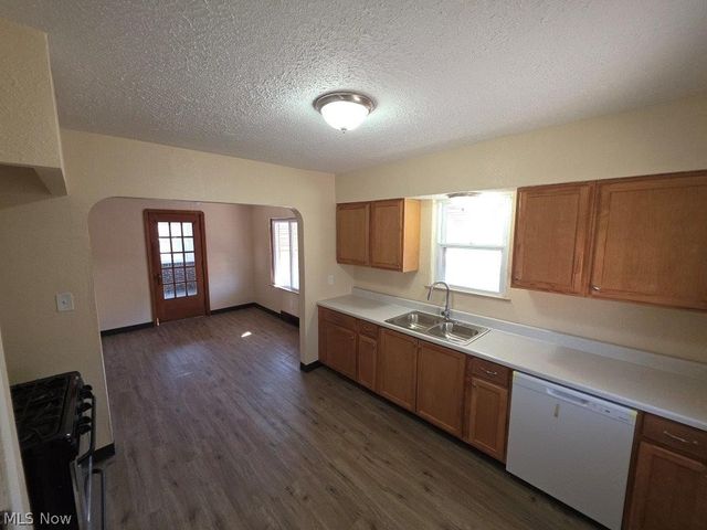 4262 W 62nd Street, Cleveland, OH 44144