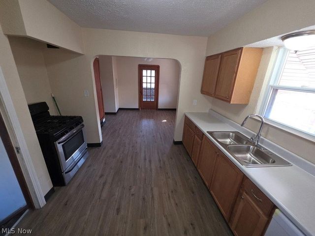 4262 W 62nd Street, Cleveland, OH 44144