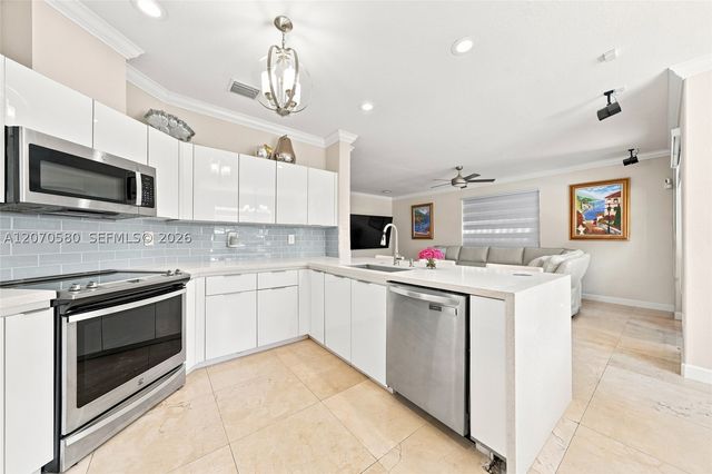 15154 SW 20th Ln, Miami, FL 33185
