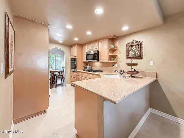 29717 Strawberry Hill Drive, Agoura Hills, CA 91301
