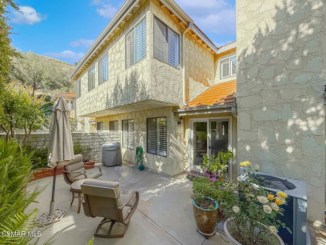 29717 Strawberry Hill Drive, Agoura Hills, CA 91301
