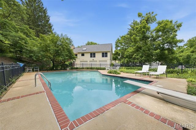 201 W Manor Dr. Drive, Chesterfield, MO 63017