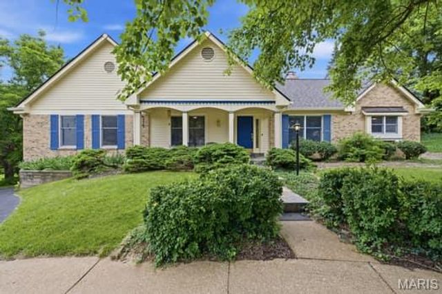 201 W Manor Dr. Drive, Chesterfield, MO 63017