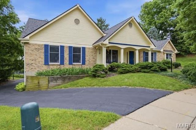 201 W Manor Dr. Drive, Chesterfield, MO 63017