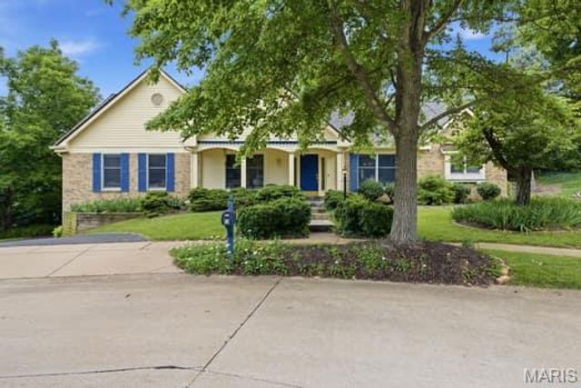 201 W Manor Dr. Drive, Chesterfield, MO 63017