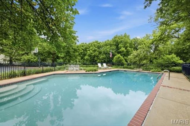 201 W Manor Dr. Drive, Chesterfield, MO 63017