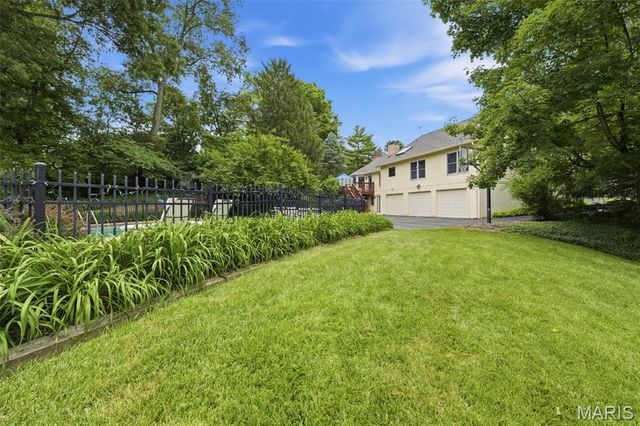 201 W Manor Dr. Drive, Chesterfield, MO 63017
