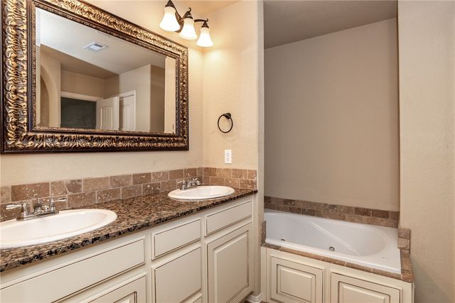 3908 SW Ridgepointe Avenue, Bentonville, AR 72712