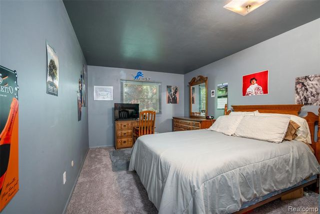 6826 Spruce Drive, Bloomfield Hills, MI 48301
