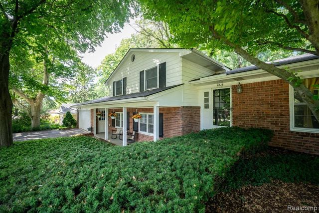 6826 Spruce Drive, Bloomfield Hills, MI 48301