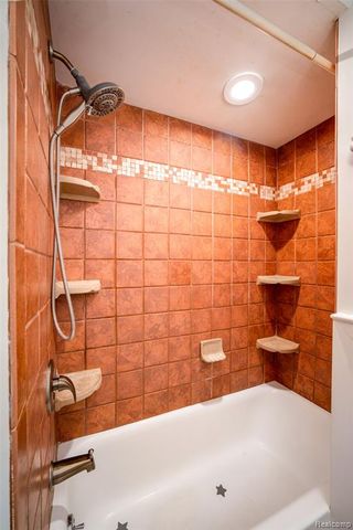 6826 Spruce Drive, Bloomfield Hills, MI 48301