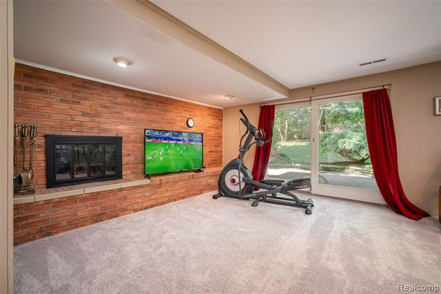 6826 Spruce Drive, Bloomfield Hills, MI 48301