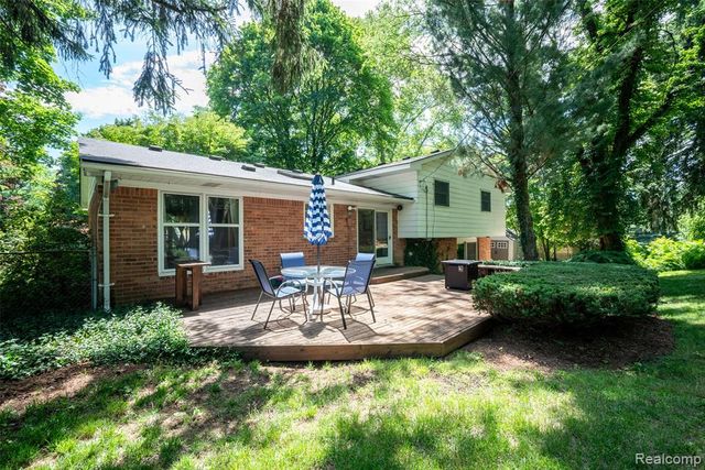 6826 Spruce Drive, Bloomfield Hills, MI 48301
