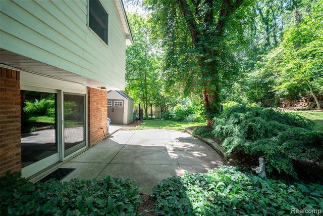 6826 Spruce Drive, Bloomfield Hills, MI 48301