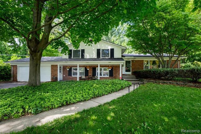 6826 Spruce Drive, Bloomfield Hills, MI 48301