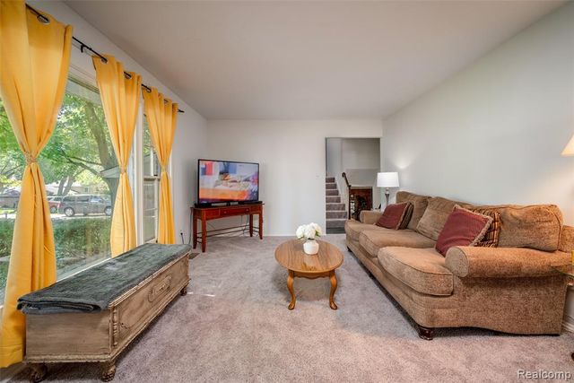 6826 Spruce Drive, Bloomfield Hills, MI 48301