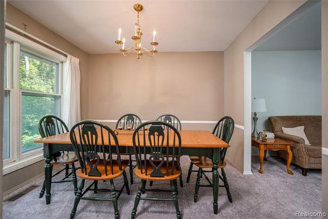 6826 Spruce Drive, Bloomfield Hills, MI 48301