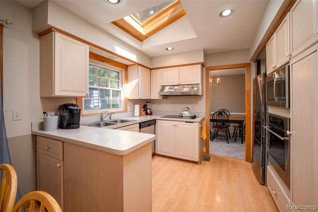 6826 Spruce Drive, Bloomfield Hills, MI 48301